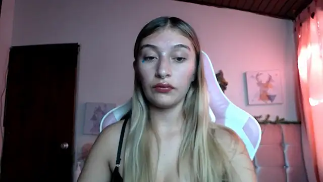 SophiaaLee online show from April 2026 09:39:01 PM