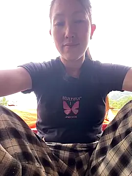 Huong-Ly online show from September 2025 07:44:01 AM