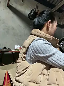 Huong-Ly online show from November 2025 02:46:02 AM