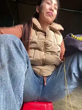 Huong-Ly online show from November 2025 02:44:01 AM