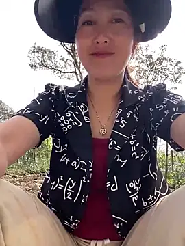 Huong-Ly online show from March 2026 02:18:02 AM