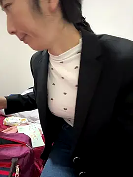 crhong666 online show from November 2025 12:10:01 AM