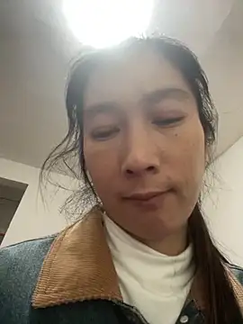 crhong666 online show from November 2025 12:20:02 AM