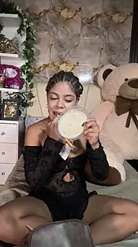 hannachris- online show from April 2026 12:43:02 AM