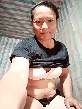 Snapshot of Love-Mama33 chatting on October 2025 10:43:02 PM Love-Mama33 online show from October 2025 10:43:02 PM