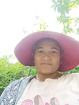 Snapshot of Love-Mama33 chatting on November 2025 04:34:01 AM Love-Mama33 online show from November 2025 04:34:01 AM