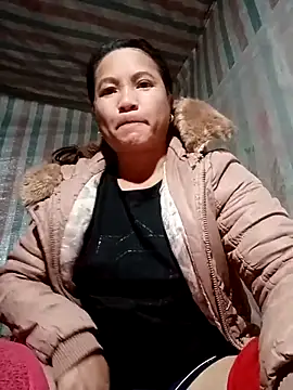 Snapshot of Love-Mama33 chatting on November 2025 11:43:02 AM Love-Mama33 online show from November 2025 11:43:02 AM