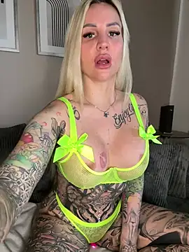 CoraDiamond online show from February 2026 12:20:01 PM