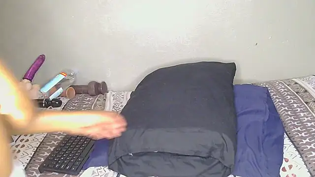 Snapshot of CherieBlushX chatting on February 2026 04:10:01 AM CherieBlushX online show from February 2026 04:10:01 AM