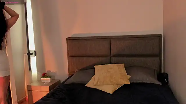 Emma  clark  online show from April 2026 12:22:01 PM