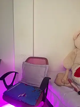 Snapshot of Zara_Bel chatting on February 2026 06:19:01 PM Zara Bel online show from February 2026 06:19:01 PM