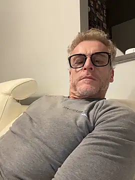 Axl hot online show from February 2026 11:22:01 PM