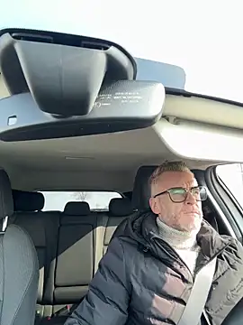 Axl hot online show from March 2026 09:13:01 AM