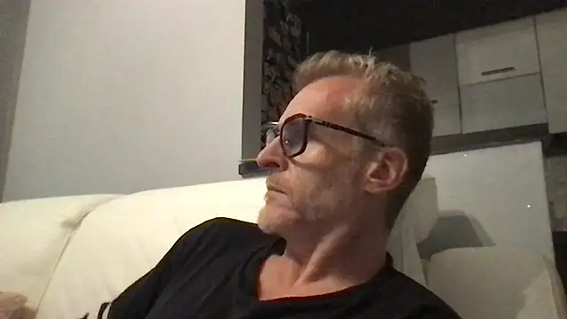 Snapshot of Axl_hot chatting on June 2026 07:47:01 PM Axl hot online show from June 2026 07:47:01 PM