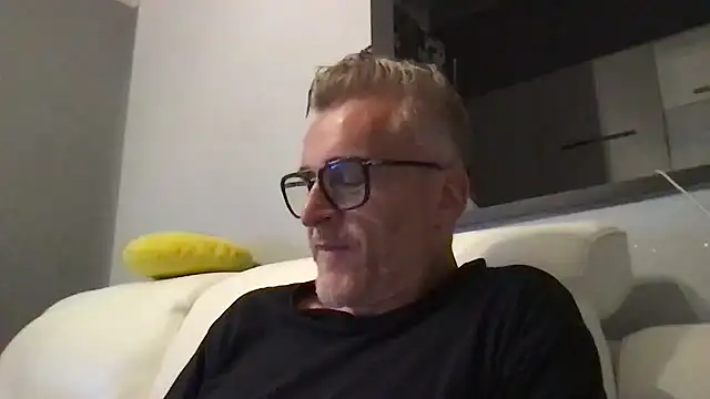 Snapshot of Axl_hot chatting on June 2026 07:46:01 PM Axl hot online show from June 2026 07:46:01 PM