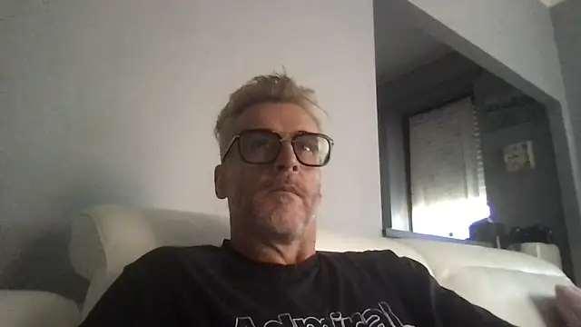 Snapshot of Axl_hot chatting on June 2026 07:47:02 AM Axl hot online show from June 2026 07:47:02 AM