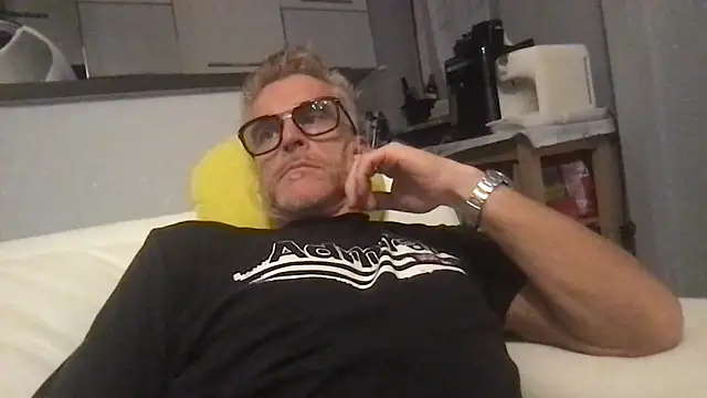 Snapshot of Axl_hot chatting on June 2026 07:58:02 PM Axl hot online show from June 2026 07:58:02 PM