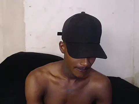 Snapshot of brihansexx chatting on February 2026 07:05:01 AM brihansexx online show from February 2026 07:05:01 AM