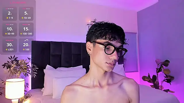 Phillicious   online show from November 2025 10:21:02 PM