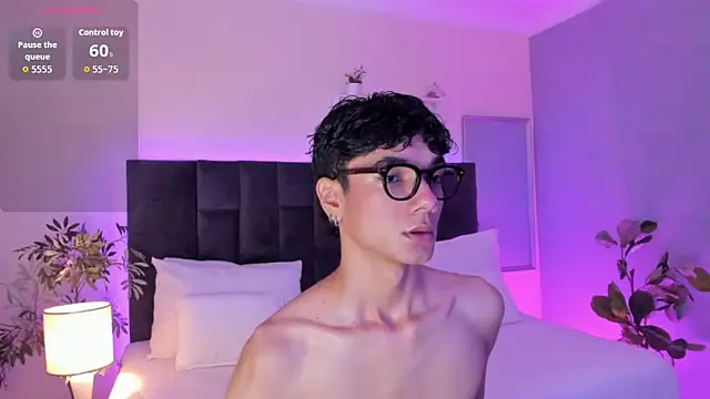 Phillicious   online show from November 2025 09:53:01 PM