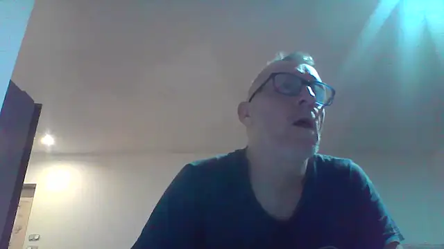 Snapshot of davv28 chatting on October 2025 01:31:02 AM davv28 online show from October 2025 01:31:02 AM