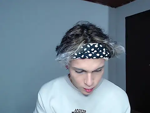 john vichenso online show from October 2025 10:32:02 PM