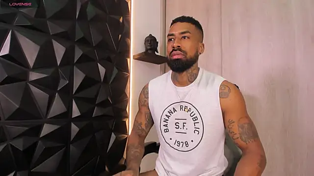 OstinDaniels online show from November 2025 08:53:01 PM