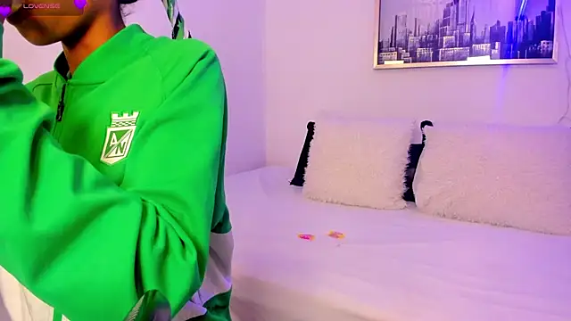 Snapshot of sarah_ashbourne chatting on October 2025 01:18:01 PM sarah ashbourne online show from October 2025 01:18:01 PM