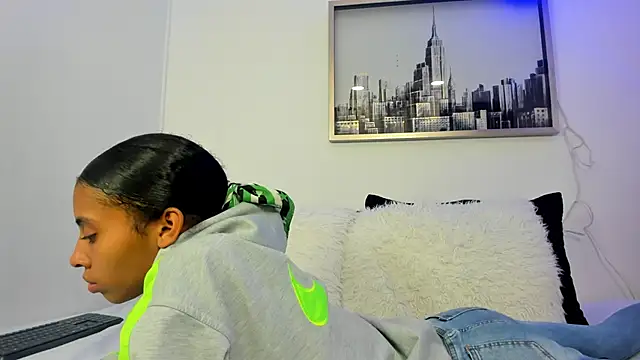 Snapshot of sarah_ashbourne chatting on October 2025 12:35:01 PM sarah ashbourne online show from October 2025 12:35:01 PM