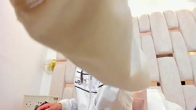 Snapshot of sarah_ashbourne chatting on October 2025 12:45:01 PM sarah ashbourne online show from October 2025 12:45:01 PM