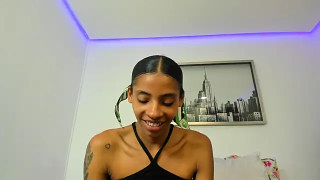 Snapshot of sarah_ashbourne chatting on December 2025 01:17:02 PM sarah ashbourne online show from December 2025 01:17:02 PM