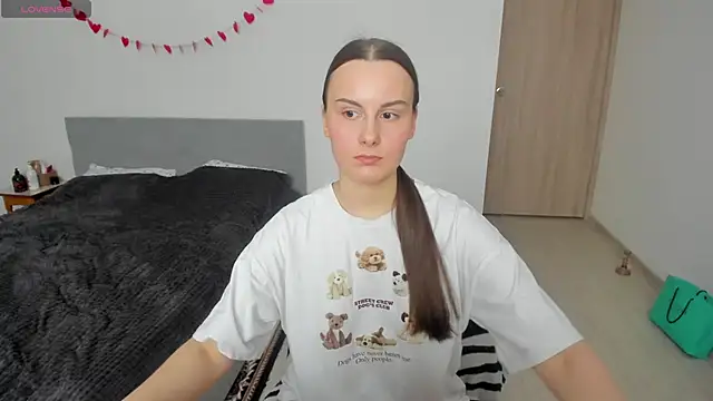 Snapshot of Kelly_Cartier chatting on February 2026 12:01:01 PM Kelly Cartier online show from February 2026 12:01:01 PM