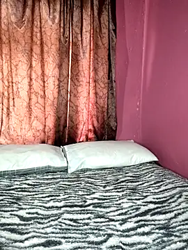 Snapshot of BrownRoxxane6 chatting on October 2025 11:01:01 AM BrownRoxxane6 online show from October 2025 11:01:01 AM