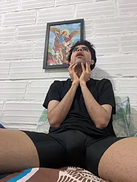 Snapshot of Axel-Mejia chatting on October 2025 01:43:02 PM Axel-Mejia online show from October 2025 01:43:02 PM