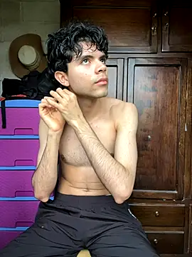 Snapshot of Axel-Mejia chatting on October 2025 12:52:02 PM Axel-Mejia online show from October 2025 12:52:02 PM