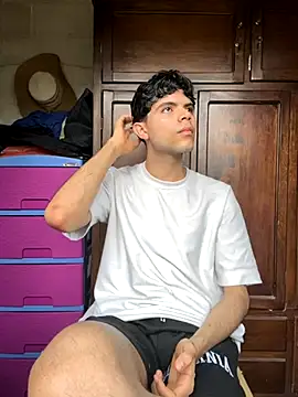 Snapshot of Axel-Mejia chatting on November 2025 06:28:01 PM Axel-Mejia online show from November 2025 06:28:01 PM