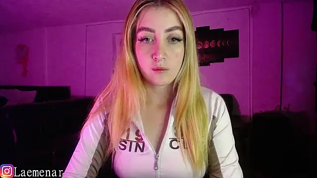 Snapshot of Saraa-Smith chatting on November 2025 03:40:02 AM Saraa-Smith online show from November 2025 03:40:02 AM