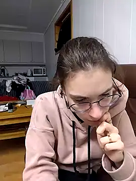 HoneySquirrel online show from December 2025 04:14:02 PM