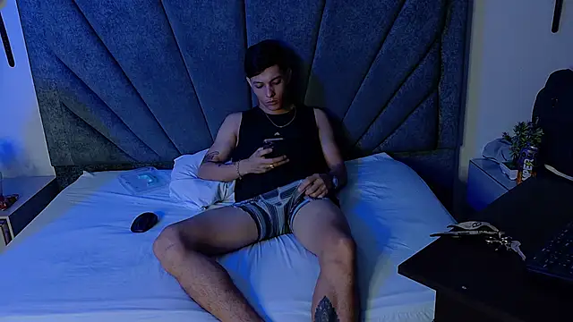 ZafiroAndFlynn online show from March 2026 02:28:01 AM