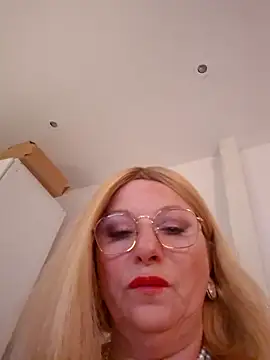 TinaLizxh online show from May 2026 11:10:01 PM