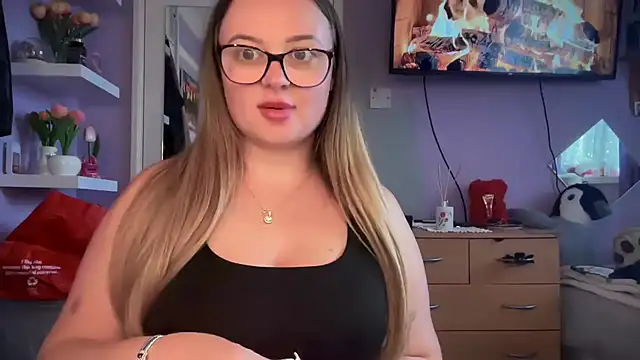 Snapshot of SexySashaxox chatting on June 2026 02:15:02 PM SexySashaxox online show from June 2026 02:15:02 PM