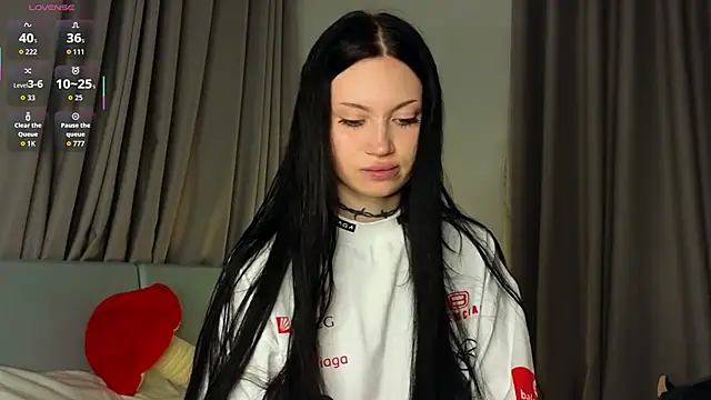 Alice 1n Wonderland  online show from November 2025 06:08:02 PM