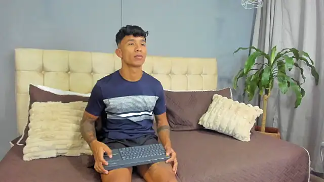 Frank98  online show from October 2025 08:39:02 PM
