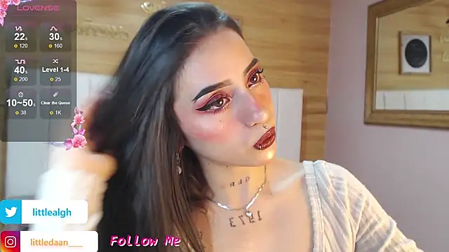 Abril Velvet a  online show from November 2025 01:33:02 PM