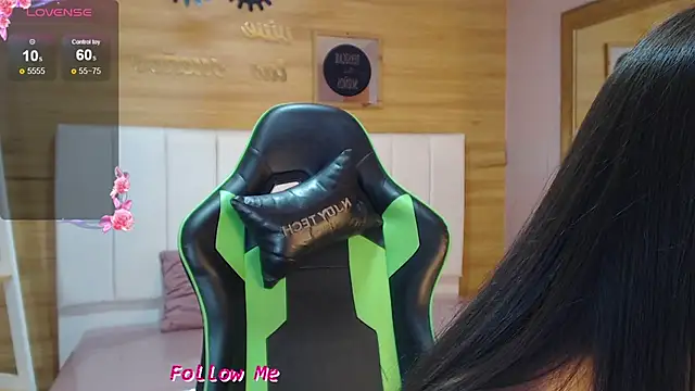 Abril Velvet a  online show from November 2025 07:13:01 PM