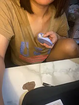 Snapshot of QuinRheana chatting on November 2025 06:40:01 PM QuinRheana online show from November 2025 06:40:01 PM