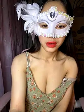 TiNa 04 online show from October 2025 10:31:01 PM