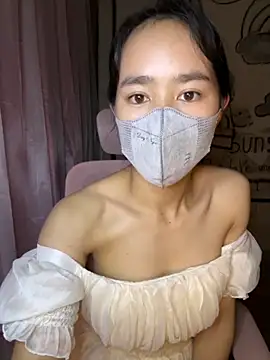 TiNa 04 online show from October 2025 10:36:02 AM