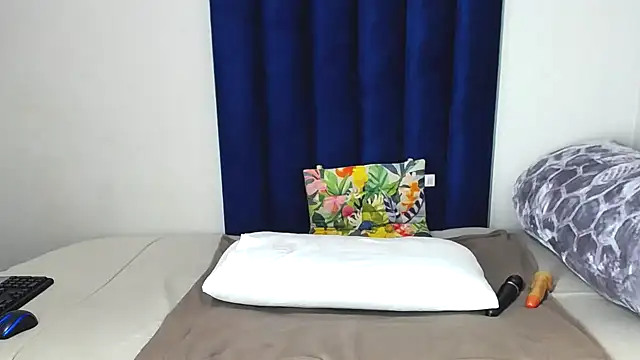 Snapshot of Pinkdollyg chatting on November 2025 08:52:02 PM Pinkdollyg online show from November 2025 08:52:02 PM