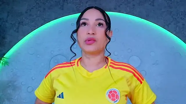 ReinaChloe online show from July 2026 04:22:02 PM